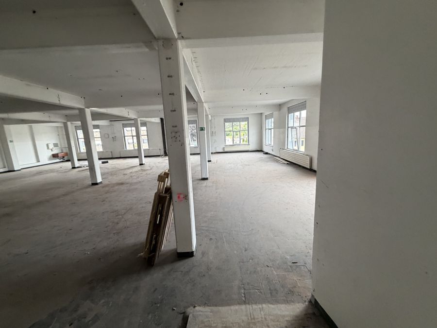 Große Loftetage mit Stützenraster